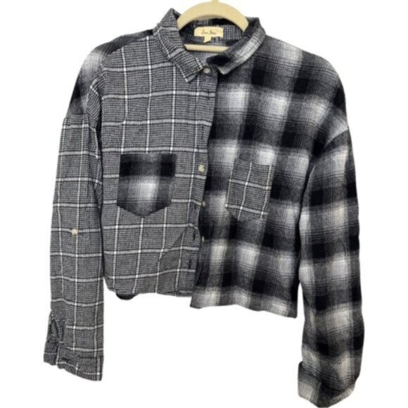 Black and White Multi- Print Cropped Flannel - Picture 1 of 11